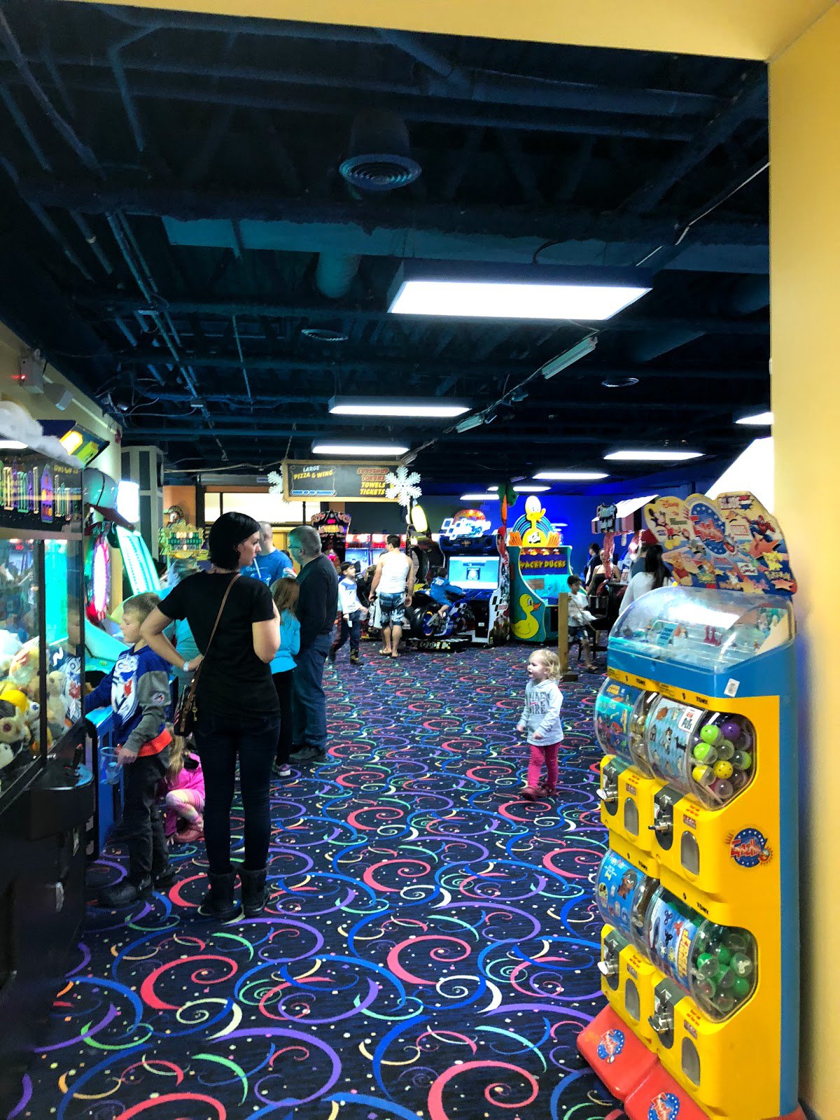 حديقة ويفز المائية الداخلية – مدينة شلالات نياجرا