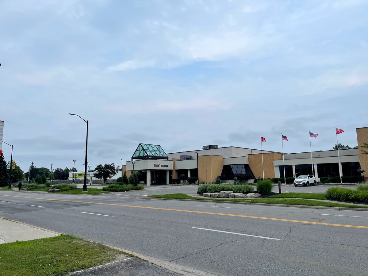 حديقة ويفز المائية الداخلية – مدينة شلالات نياجرا